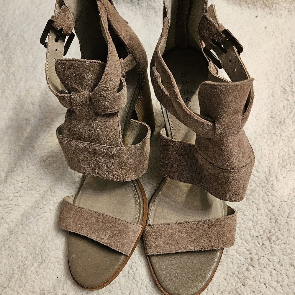 Hinge Cora open toe heeled sandals,  9.5M